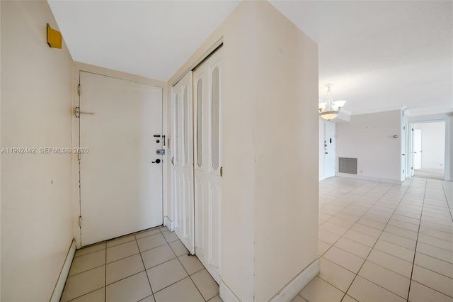 137 Golden Isles Dr 1214, Hallandale Beach, FL 33009