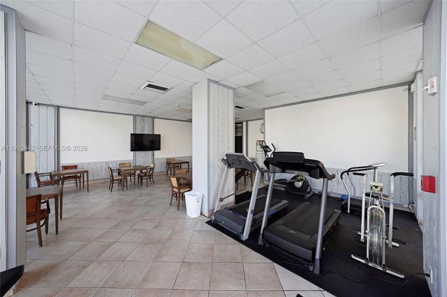 137 Golden Isles Dr 1214, Hallandale Beach, FL 33009