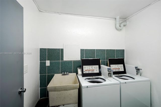 137 Golden Isles Dr 1214, Hallandale Beach, FL 33009