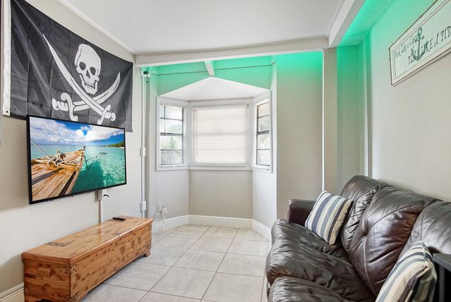 1002 Avenue E E, Fort Pierce, FL 34950