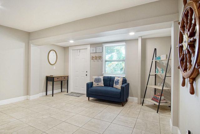 1002 Avenue E E, Fort Pierce, FL 34950