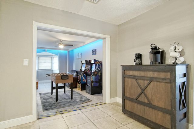 1002 Avenue E E, Fort Pierce, FL 34950