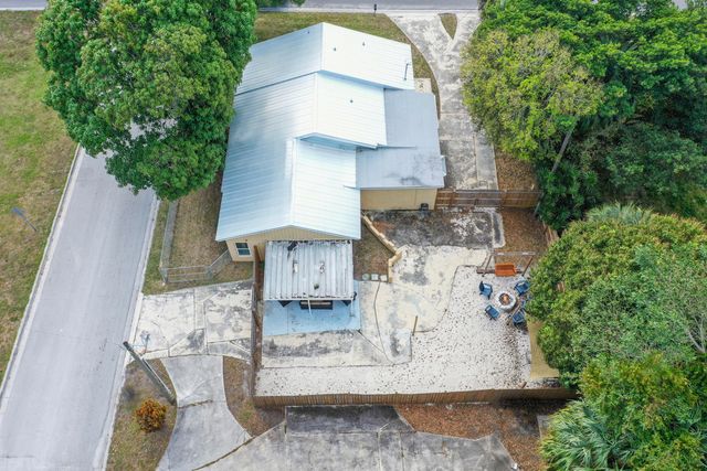 1002 Avenue E E, Fort Pierce, FL 34950