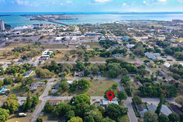 1002 Avenue E E, Fort Pierce, FL 34950