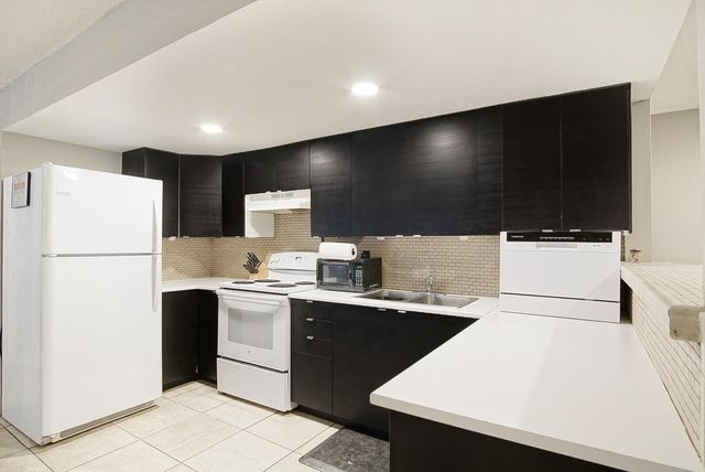 1002 Avenue E E, Fort Pierce, FL 34950