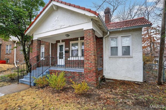 7611 Rosedale Drive, St Louis, MO 63121