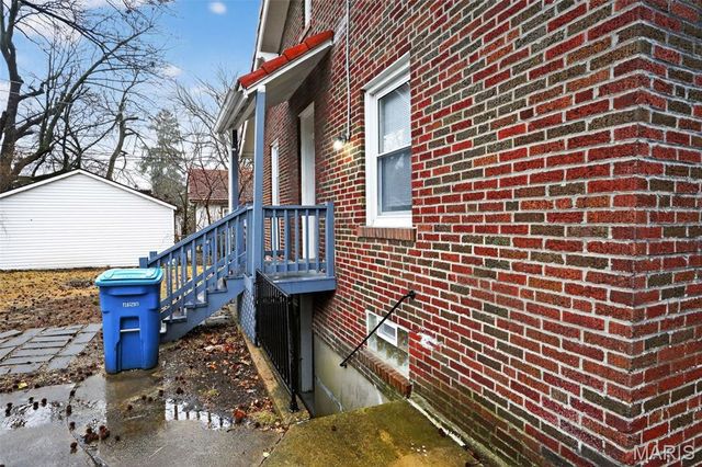 7611 Rosedale Drive, St Louis, MO 63121