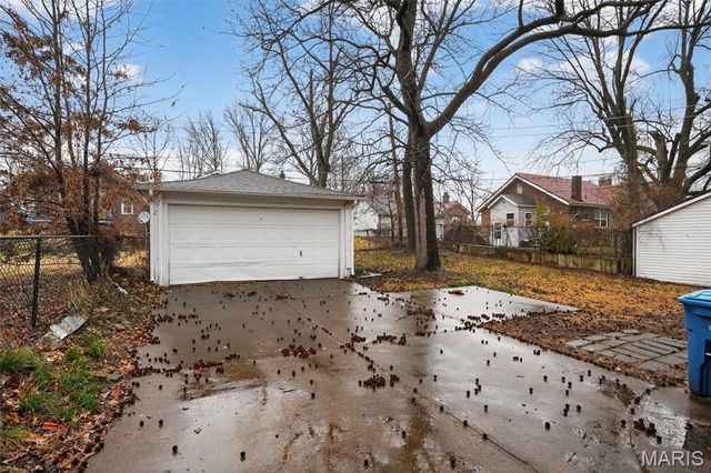 7611 Rosedale Drive, St Louis, MO 63121