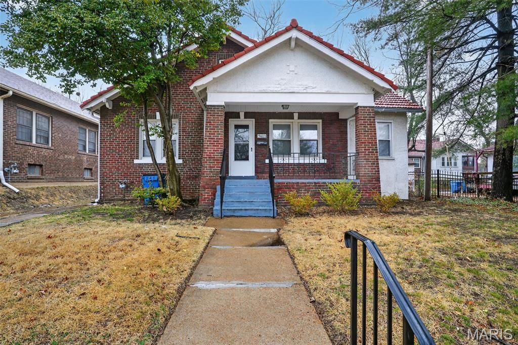 7611 Rosedale Drive, St Louis, MO 63121