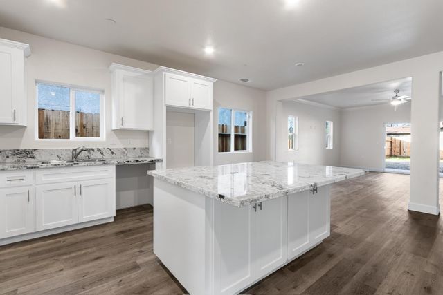 2967 Capella Dr, Merced, CA 95341