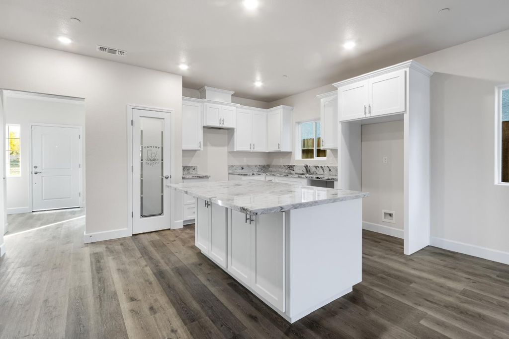 2967 Capella Dr, Merced, CA 95341