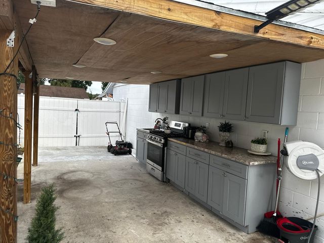 16004 SADDLE CREEK DRIVE, Tampa, FL 33618