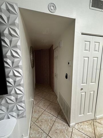16004 SADDLE CREEK DRIVE, Tampa, FL 33618