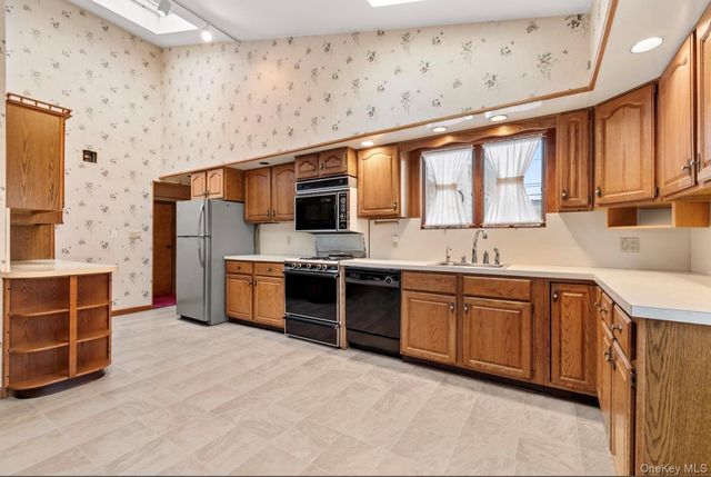 181 Sycamore Avenue, Bethpage, NY 11714