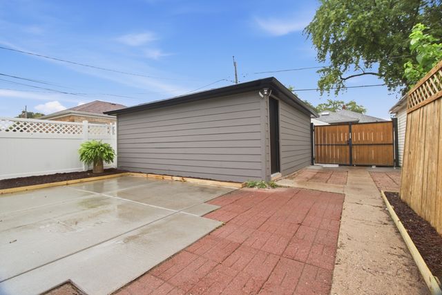 4437 N Marmora Avenue, Chicago, IL 60630
