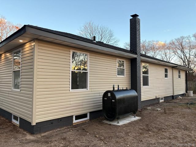 10 Dourland Road, Medford, NY 11763