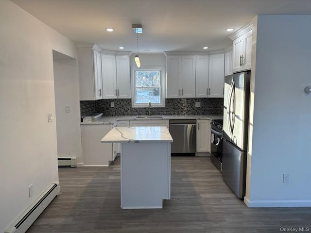 10 Dourland Road, Medford, NY 11763