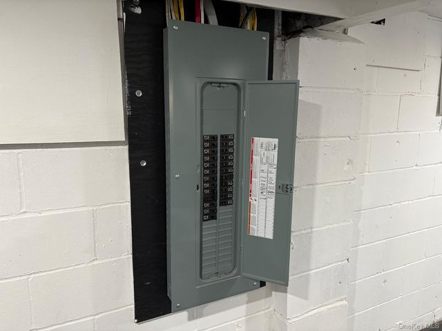 10 Dourland Road, Medford, NY 11763