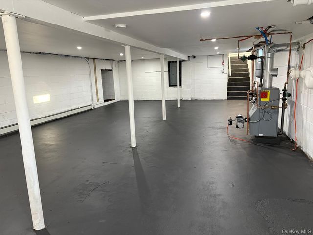 10 Dourland Road, Medford, NY 11763