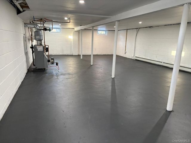 10 Dourland Road, Medford, NY 11763