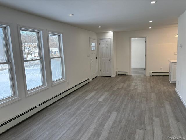 10 Dourland Road, Medford, NY 11763