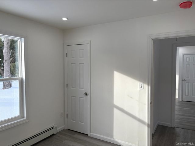 10 Dourland Road, Medford, NY 11763