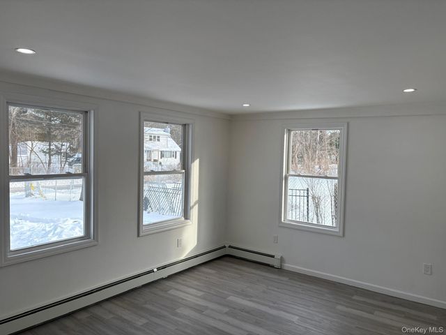 10 Dourland Road, Medford, NY 11763