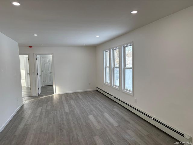 10 Dourland Road, Medford, NY 11763