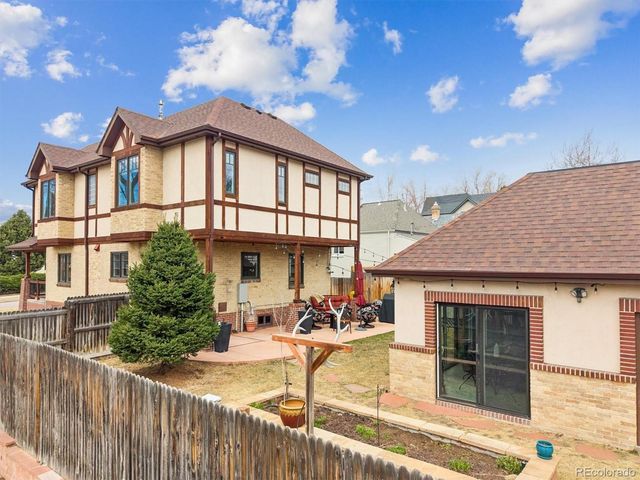 2700 Stuart Street, Denver, CO 80212