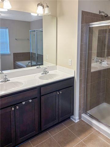 28 Remington Dr, Chartiers, PA 15301