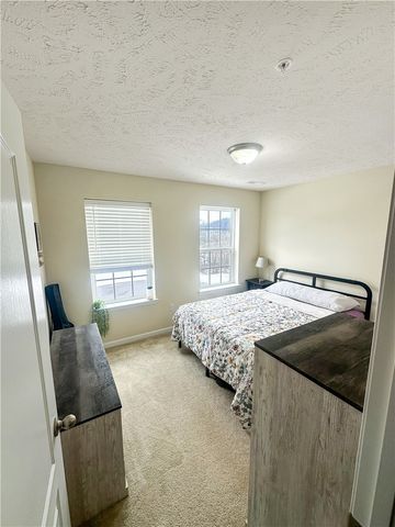 28 Remington Dr, Chartiers, PA 15301