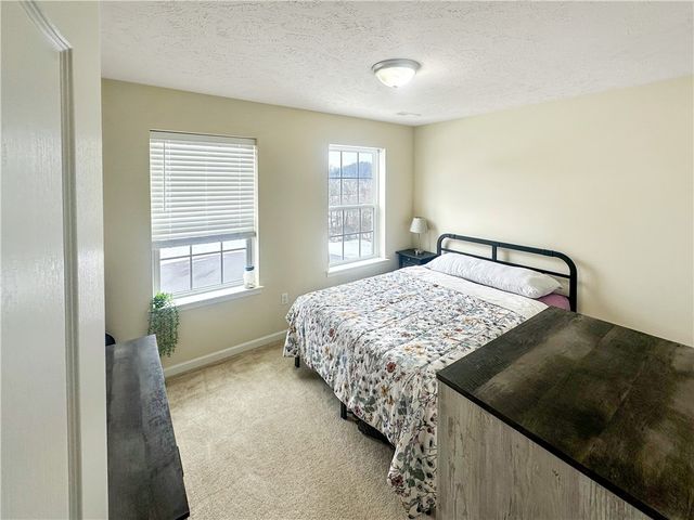 28 Remington Dr, Chartiers, PA 15301