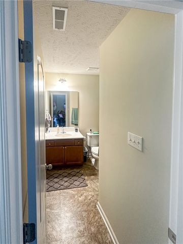 28 Remington Dr, Chartiers, PA 15301