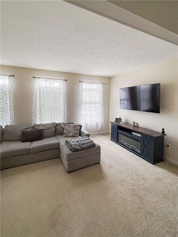 28 Remington Dr, Chartiers, PA 15301