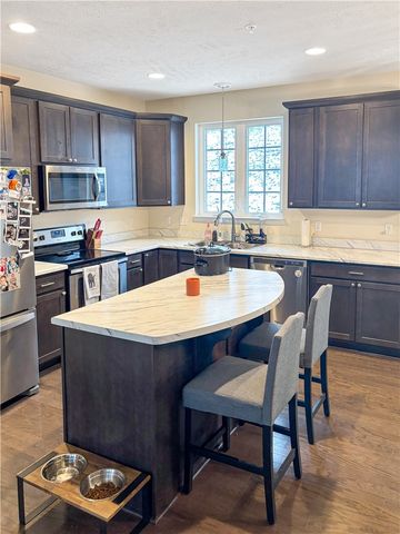 28 Remington Dr, Chartiers, PA 15301