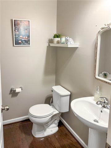 28 Remington Dr, Chartiers, PA 15301