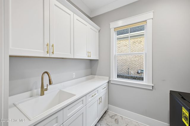 633 Bedminister Lane, Wilmington, NC 28405