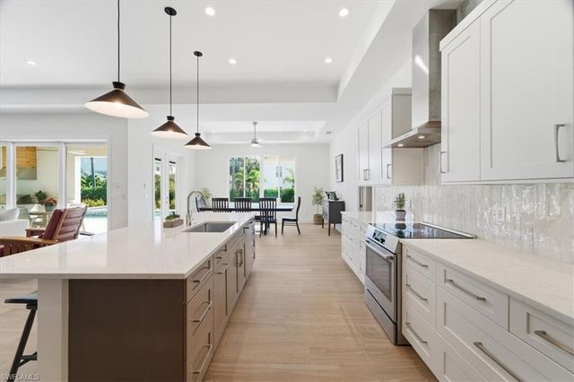 526 104th AVE N, Naples, FL 34108