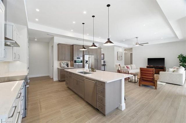 526 104th AVE N, Naples, FL 34108