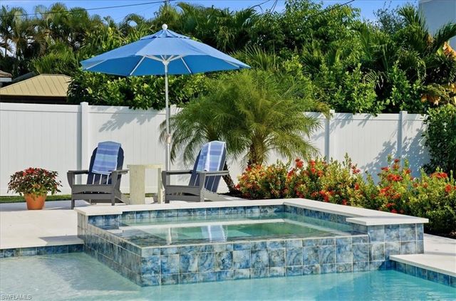 526 104th AVE N, Naples, FL 34108