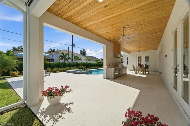 526 104th AVE N, Naples, FL 34108