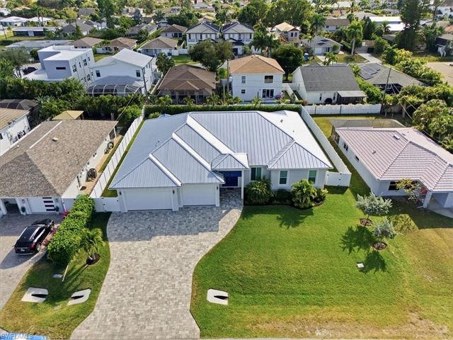 526 104th AVE N, Naples, FL 34108