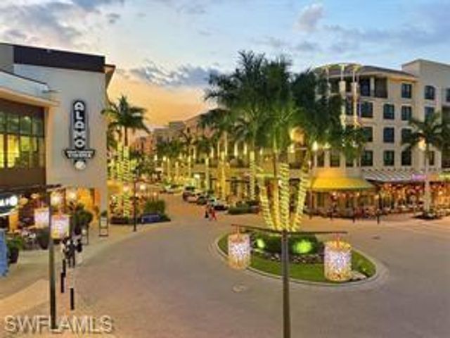 526 104th AVE N, Naples, FL 34108