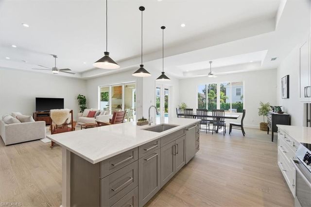 526 104th AVE N, Naples, FL 34108