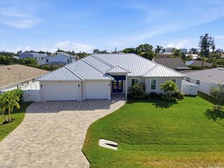 526 104th AVE N, Naples, FL 34108