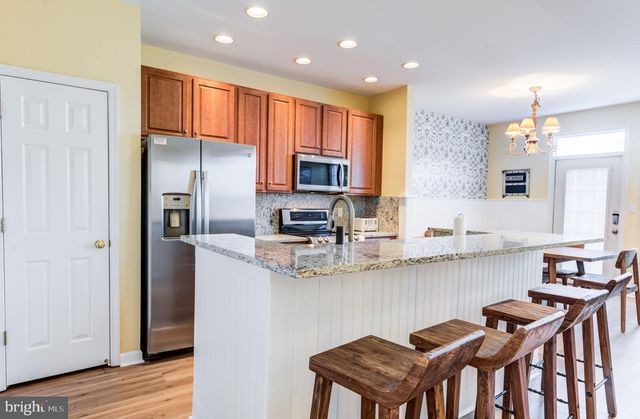 17 VILLAGE GREEN DR, Ocean View, DE 19970