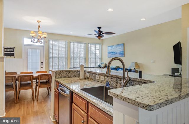 17 VILLAGE GREEN DR, Ocean View, DE 19970