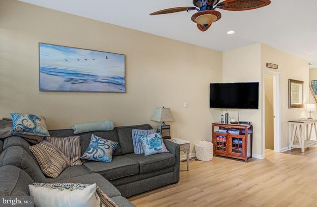 17 VILLAGE GREEN DR, Ocean View, DE 19970