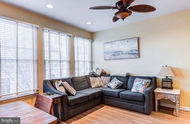 17 VILLAGE GREEN DR, Ocean View, DE 19970