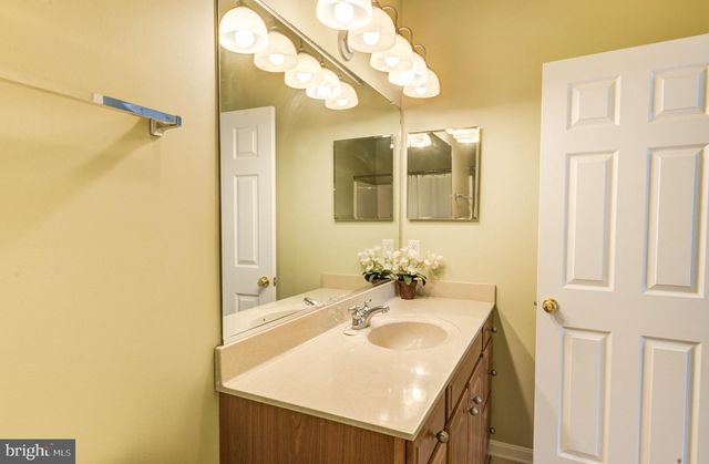 17 VILLAGE GREEN DR, Ocean View, DE 19970